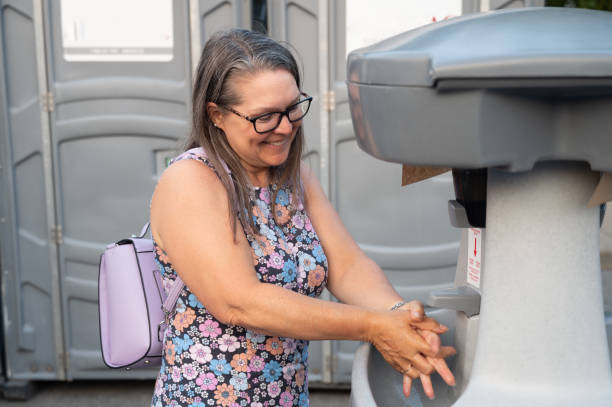 Best Luxury portable toilet rental  in Bannockburn, IL